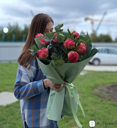 Пионы с эвкалиптом